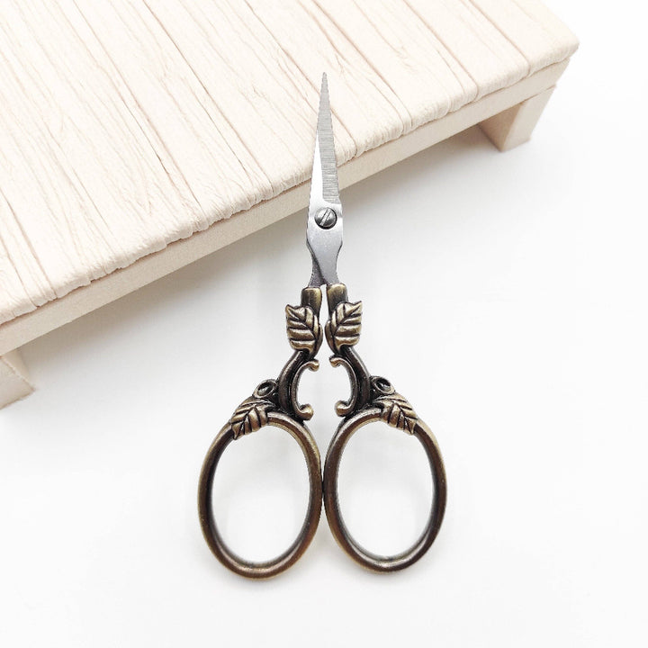 Leaf Pattern Vintage Style scissors