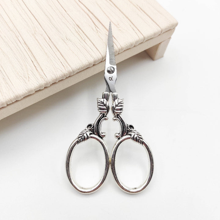 Leaf Pattern Vintage Style scissors