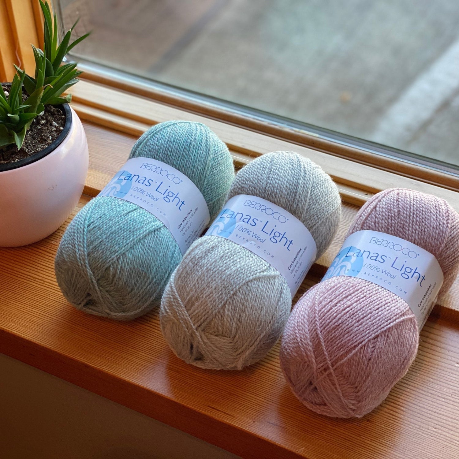 Lanas Light – Starlight Knitting Society
